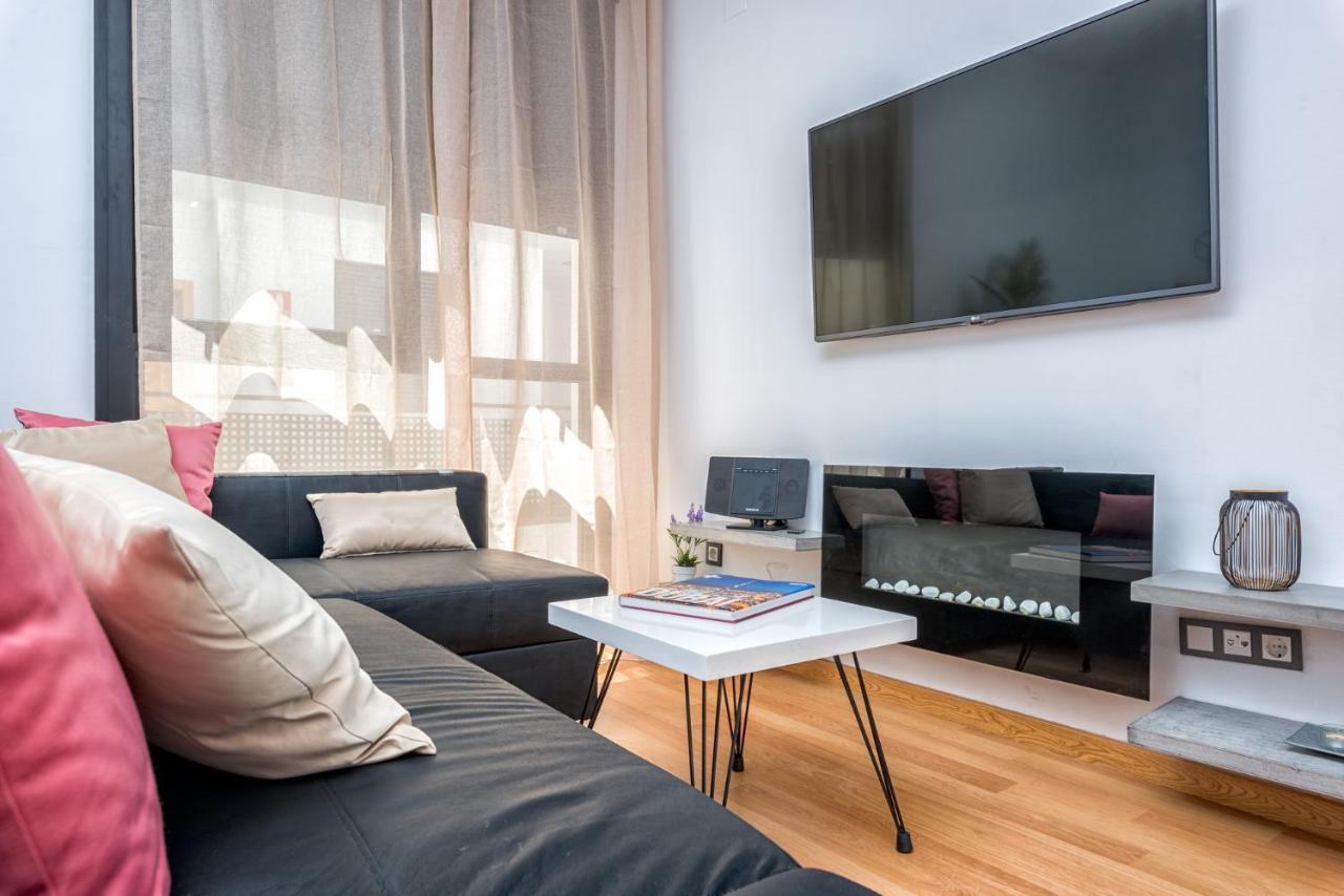 Atico Con Terraza Ac 1Hab En El Centro Y Piscina Comunitaria Appartement Málaga Buitenkant foto