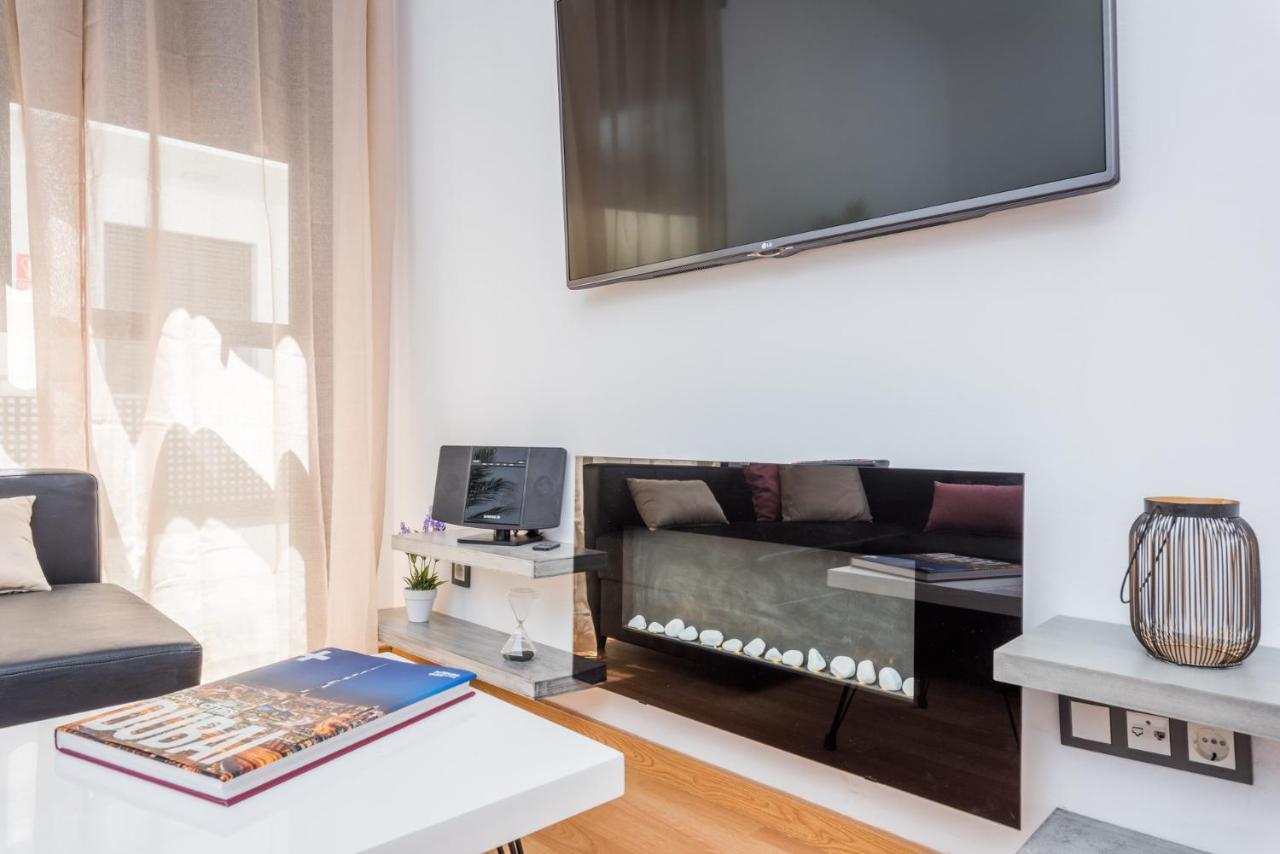 Atico Con Terraza Ac 1Hab En El Centro Y Piscina Comunitaria Appartement Málaga Buitenkant foto