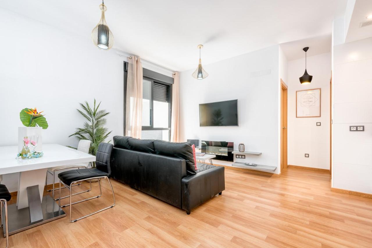 Atico Con Terraza Ac 1Hab En El Centro Y Piscina Comunitaria Appartement Málaga Buitenkant foto