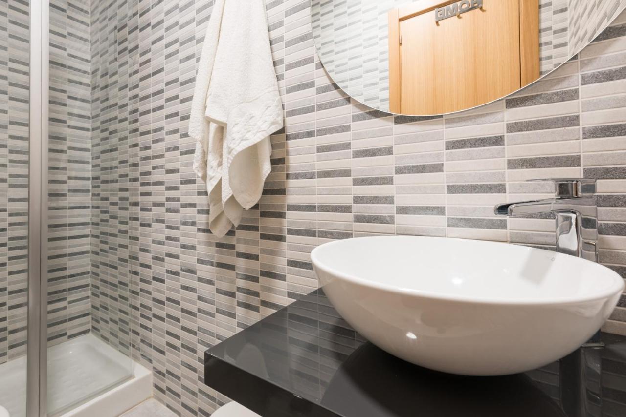 Atico Con Terraza Ac 1Hab En El Centro Y Piscina Comunitaria Appartement Málaga Buitenkant foto