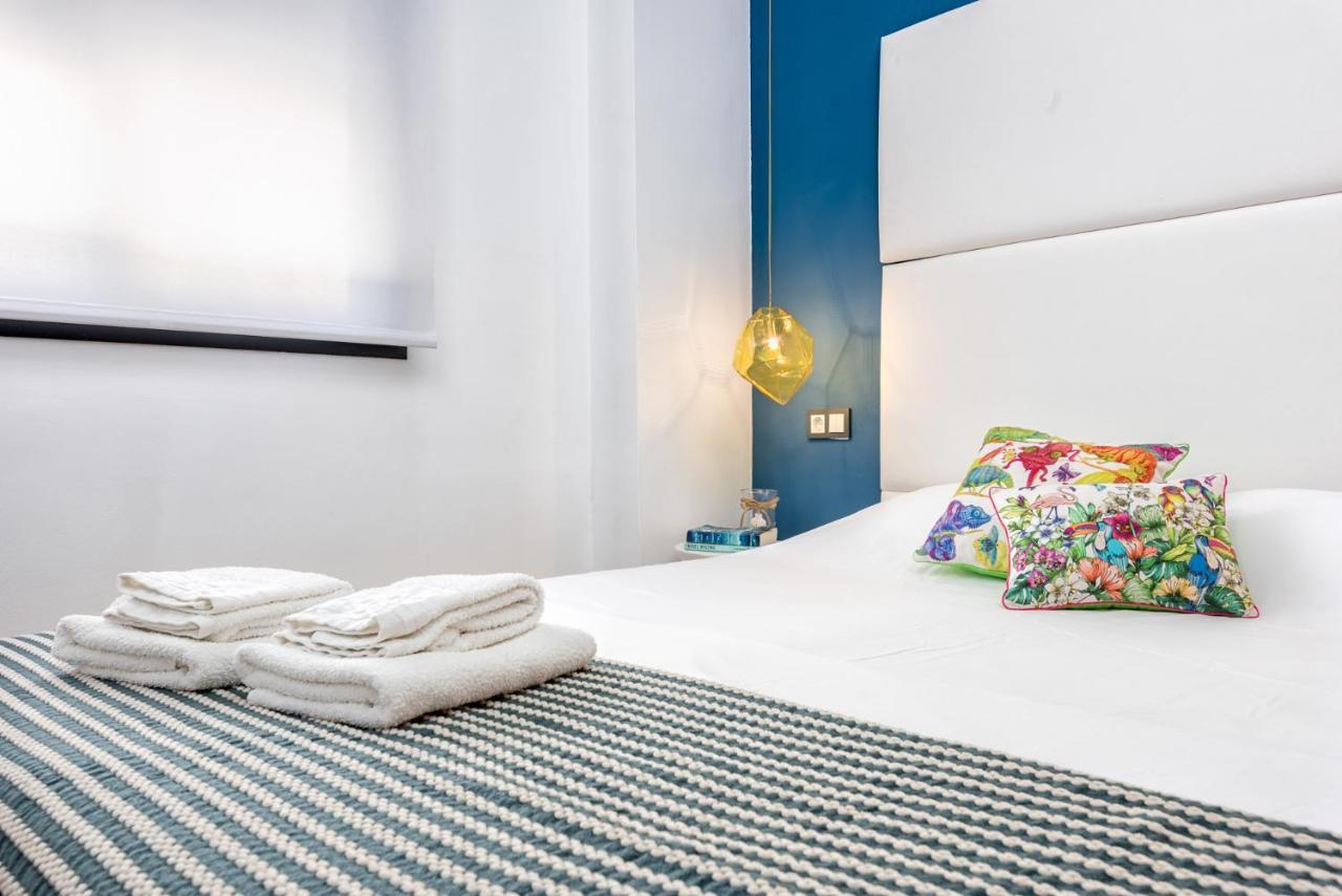 Atico Con Terraza Ac 1Hab En El Centro Y Piscina Comunitaria Appartement Málaga Buitenkant foto